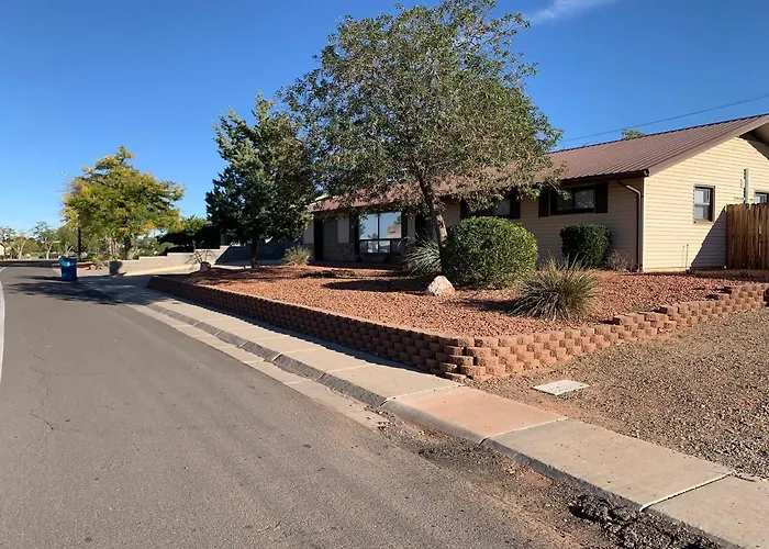 Sapphire House* Boat Parking For 2 + Backyard * Page