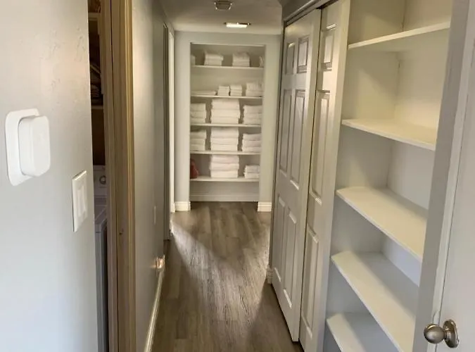 Sapphire House* Boat Parking For 2 + Backyard Ferienhaus *