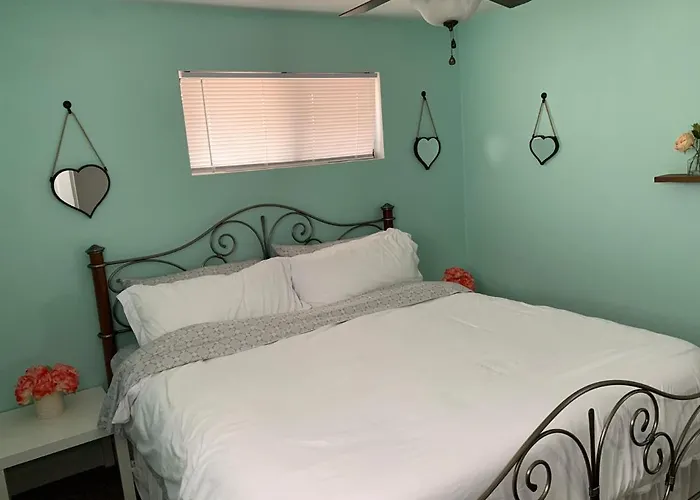 Sapphire House* Boat Parking For 2 + Backyard * Page